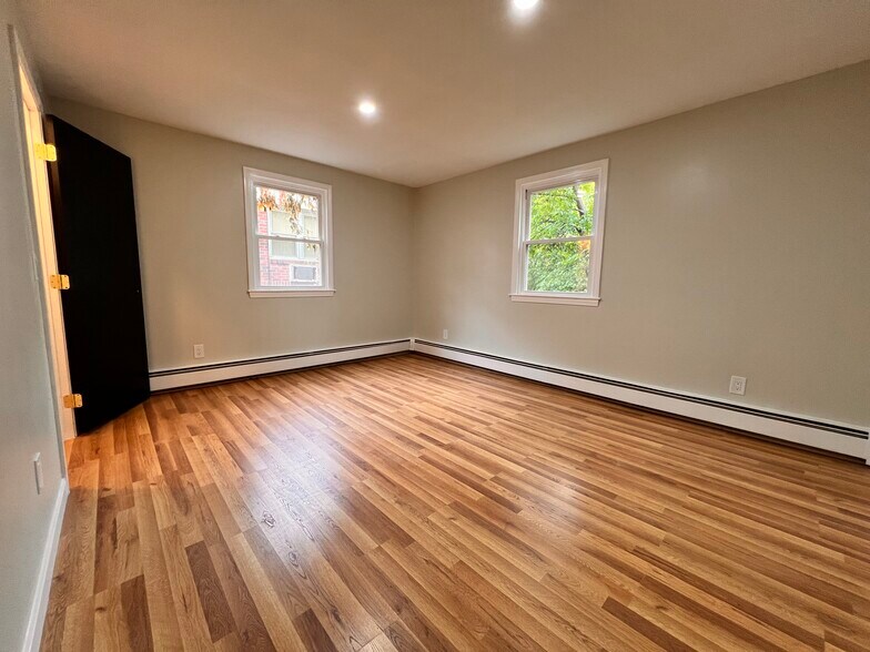 Building Photo - 2160 Mineral Spring Ave