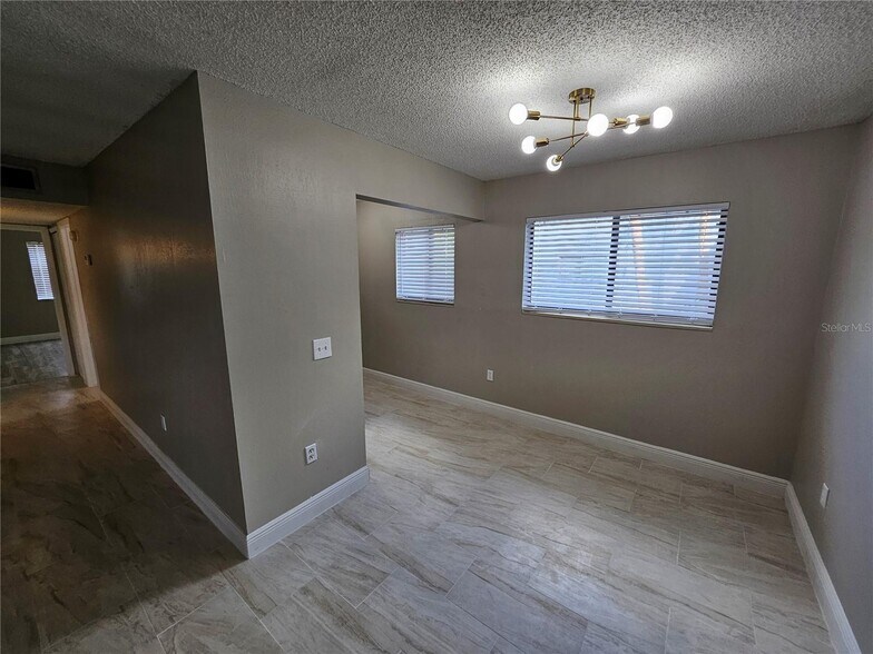Building Photo - 2389 Oak Park Way