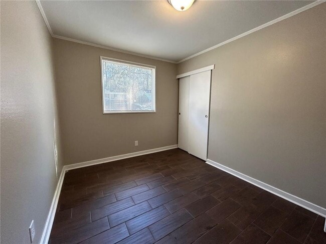 Building Photo - 4010 Sunnyvale Ln S