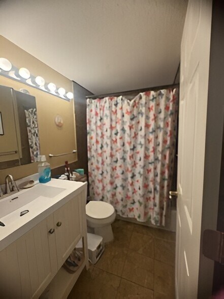 Building Photo - 924 Westbrooke Way