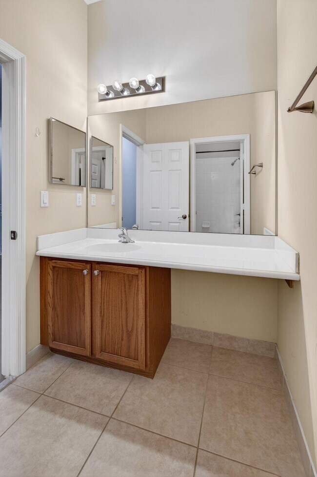 Building Photo - 4991 Bonsai Cir