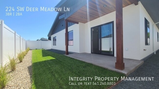 Building Photo - 224 Meadow Ln