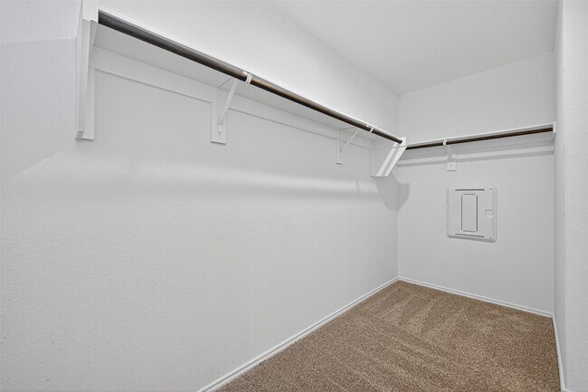 Building Photo - 16600 Lonely Pines Dr