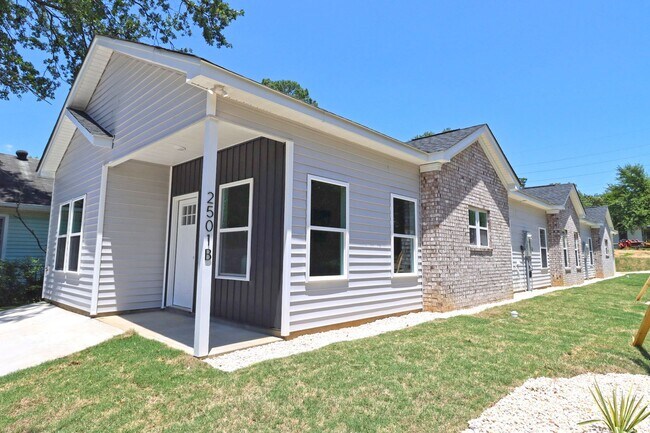 Primary Photo - Student-Friendly 4BR/4BA Home in Downtown ...