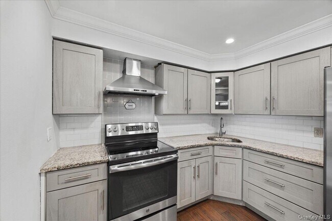 Building Photo - 56-25-56226 226th St