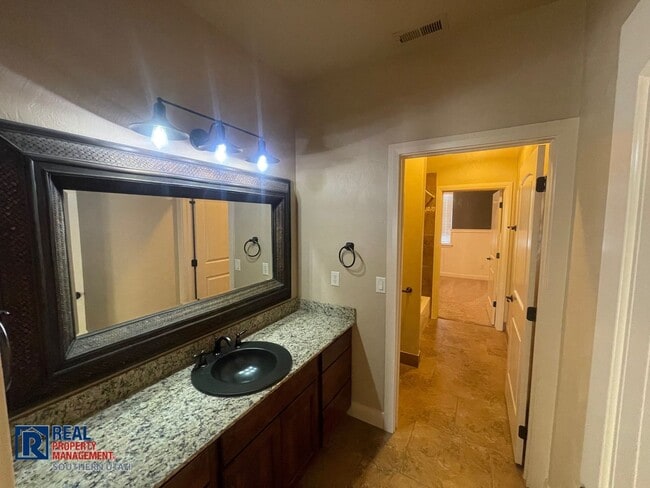 Building Photo - Large Washington Fields Home