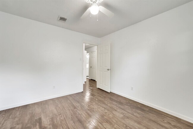 Building Photo - 22102 Breezy Hill Dr