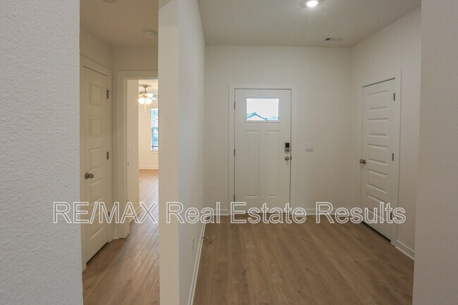 Building Photo - 203 Collie Ave