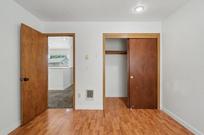 Building Photo - 5260-5262 Springcrest Drive