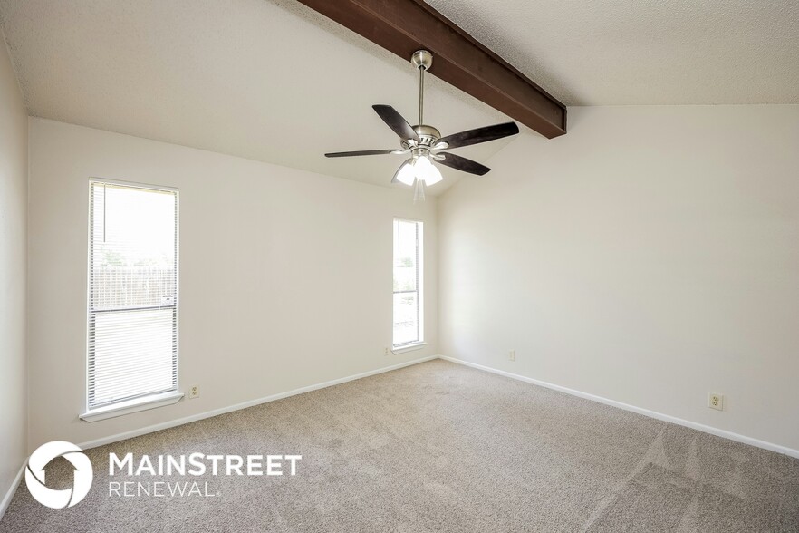 Building Photo - 2755 Knoll Tree St