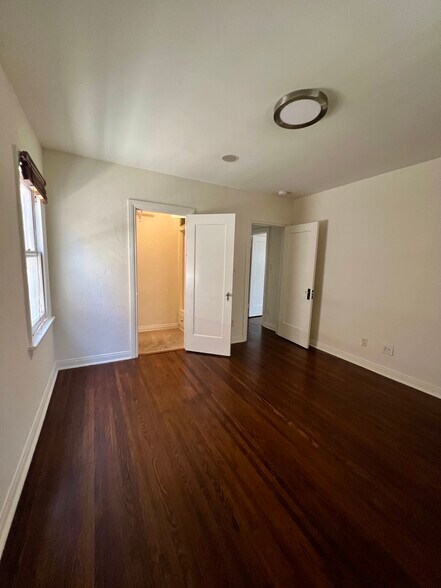 bd 1 + walk-in closet - 1152 N Sycamore Ave