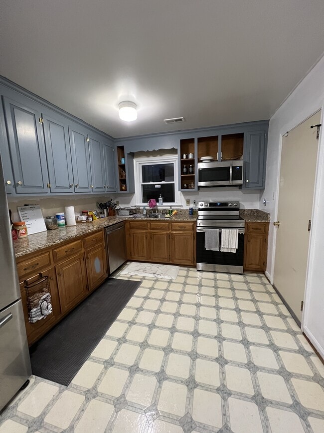 Building Photo - 705 Macneil Dr