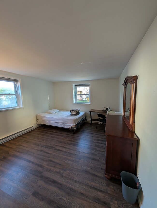 Building Photo - 13 W Market St