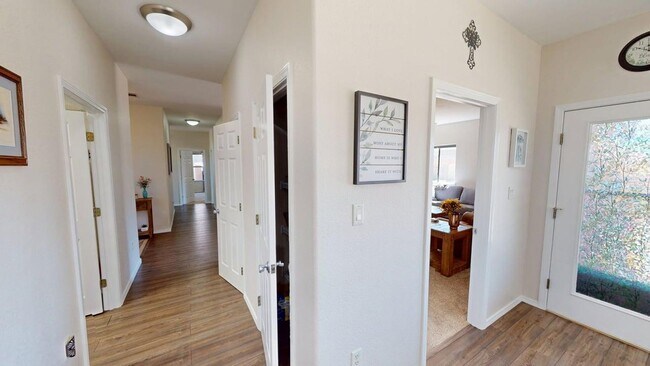 Building Photo - 3-Bedroom/2.5-Bathroom in Alamogordo, NM