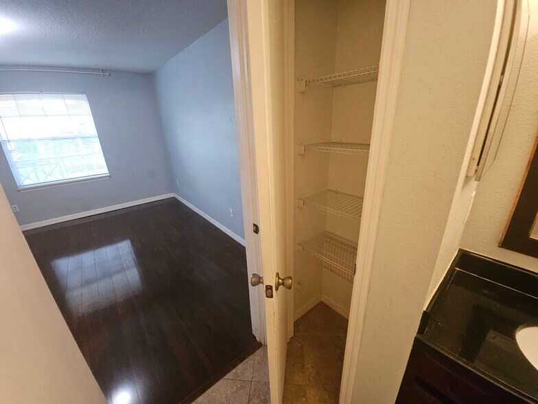 Building Photo - 7360 Westpointe Blvd