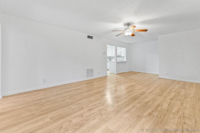 Building Photo - 319 Knotty Pine Cir