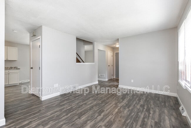 Building Photo - 29 Innsbruck Ln