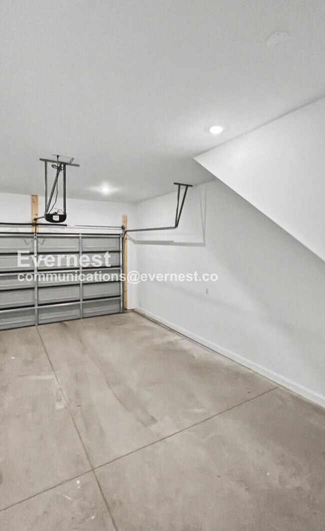 Building Photo - 747 Bespoke Wy