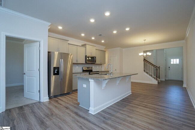 Building Photo - 204 Reynard Trl