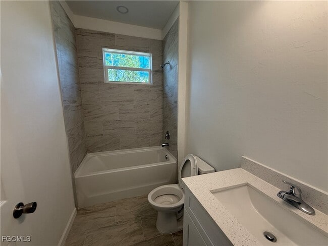 Building Photo - 106 Moore Ave