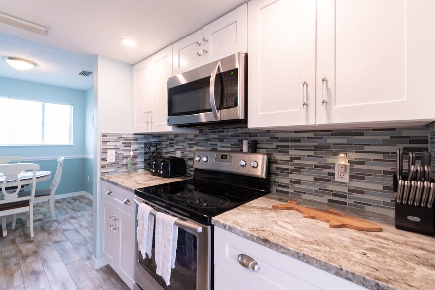 Building Photo - 516 Beach Park Ln