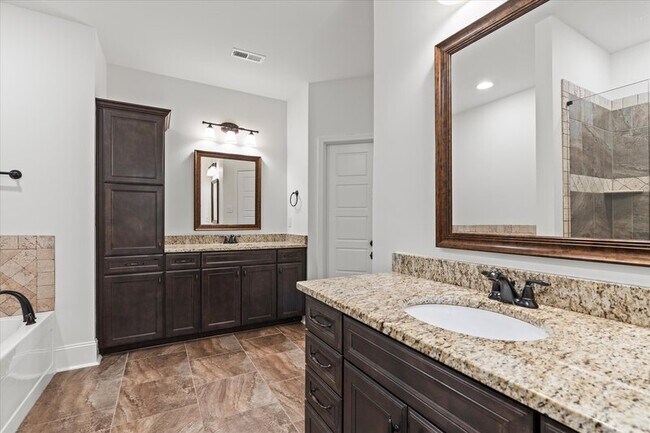 Building Photo - 121 Hilltop Ridge Dr