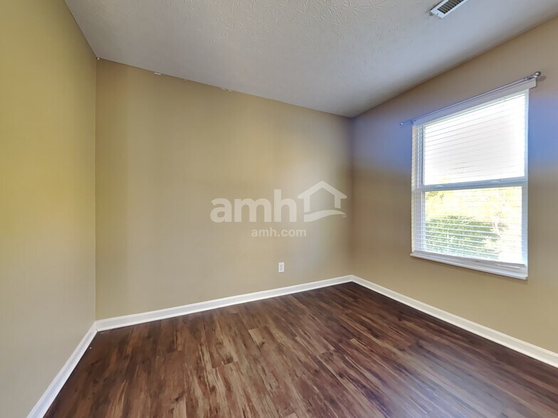 Building Photo - 755 Elm Tree Dr