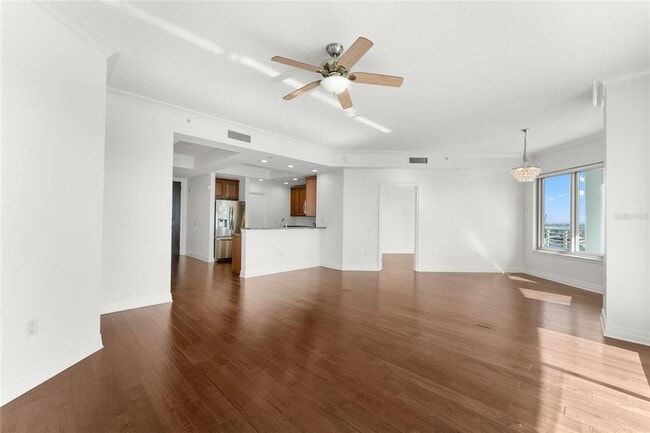 Building Photo - 1209 E Cumberland Ave