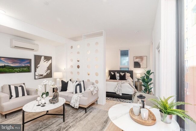 Building Photo - 1131-39 N Front St