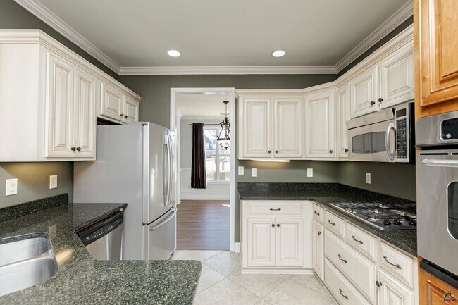 Building Photo - 100 Montview Way
