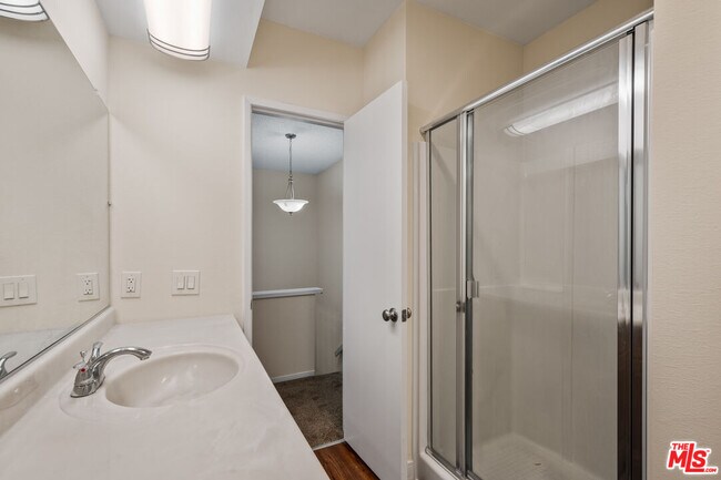 Building Photo - 348 Miraleste Dr