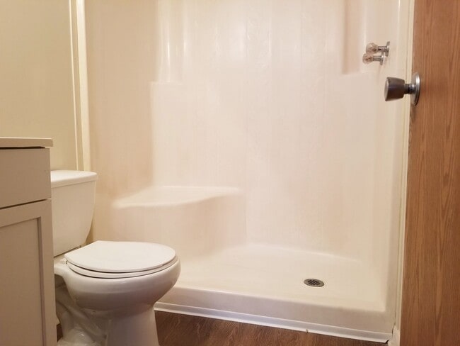 Building Photo - *MUST SEE* Southside Condo with Pool