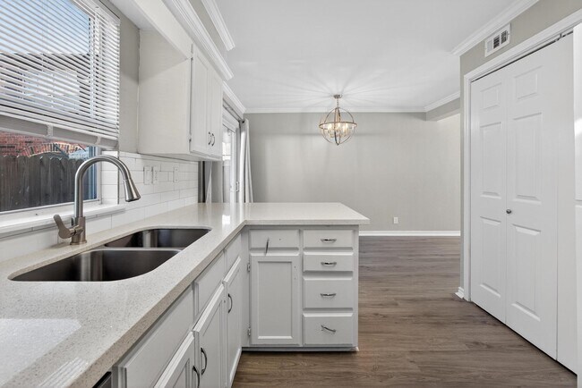 Building Photo - 1221 Cedar Post Ln