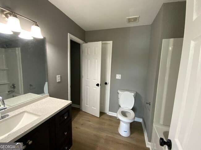Building Photo - 6506 Chestnut Lake Crossing