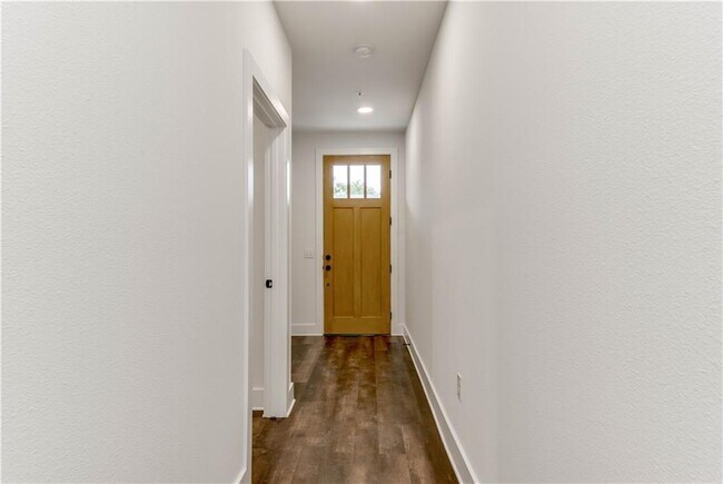 Building Photo - 4704 Sunset Trail