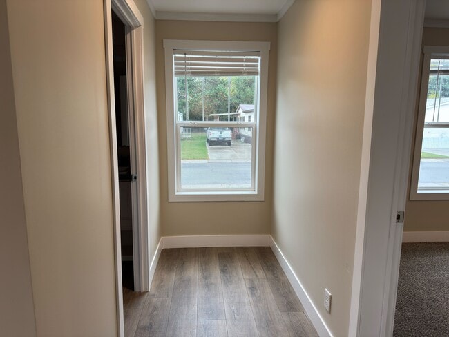 Building Photo - 48599 Lakeview E