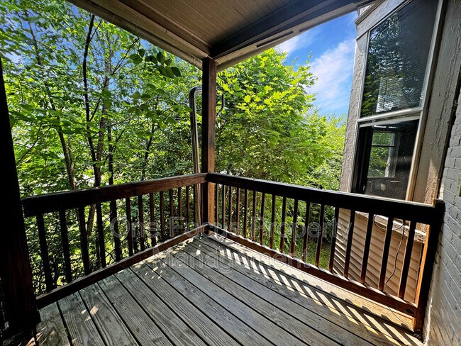 Building Photo - 37 Bennett Street 2E