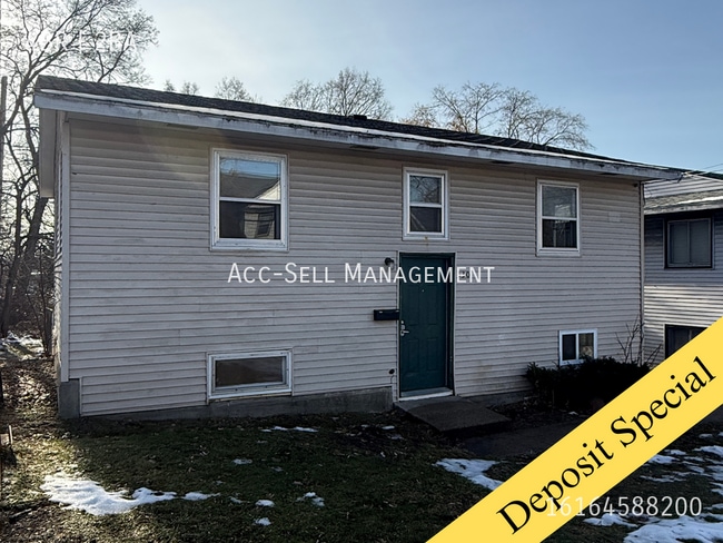 Building Photo - 530 Hall St SE