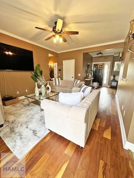 Building Photo - 1102 Sara Ln