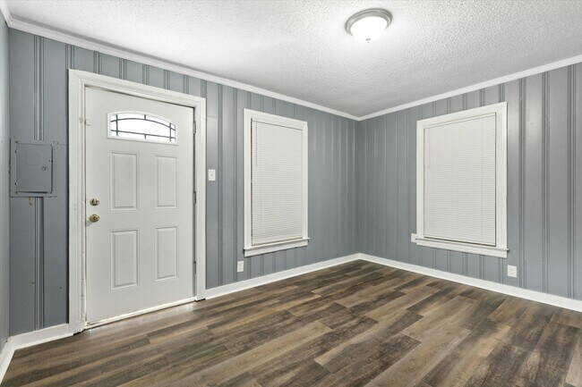 Building Photo - 425 Carpenter St