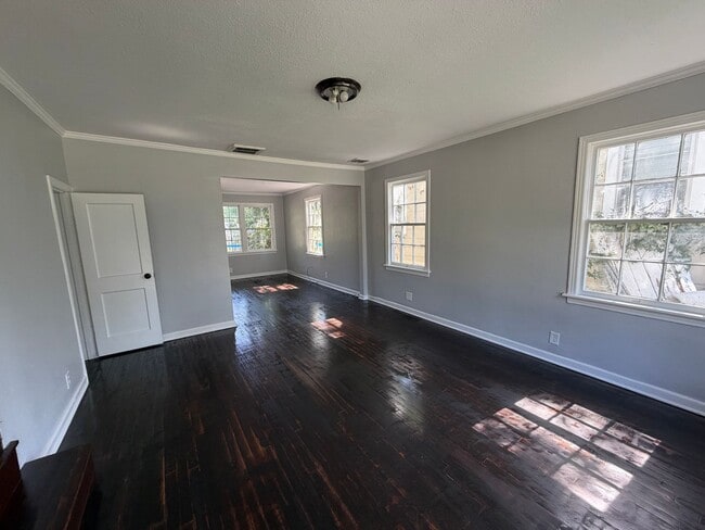 Building Photo - 2 Bedroom Highland Apartment - For Group Homes Only