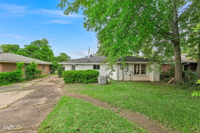 Building Photo - Check Out this 3 bed 2 bath