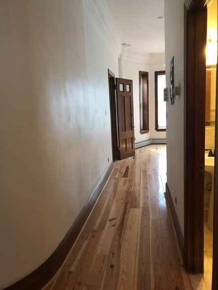 Building Photo - 10 Millmont St