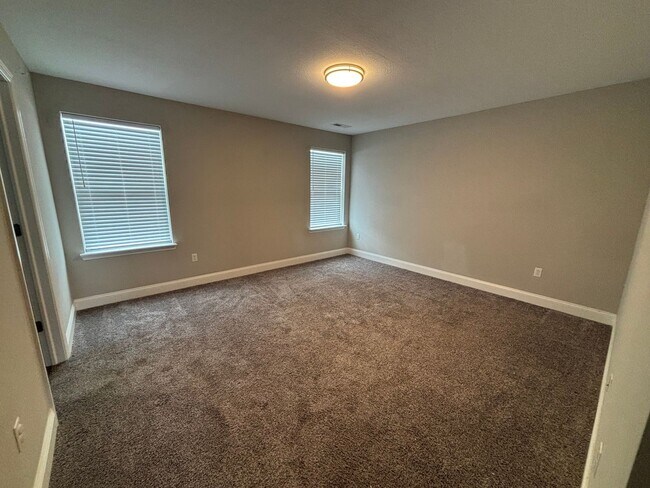 Building Photo - Beautiful Townhome in Washington! - 2 Bedroom