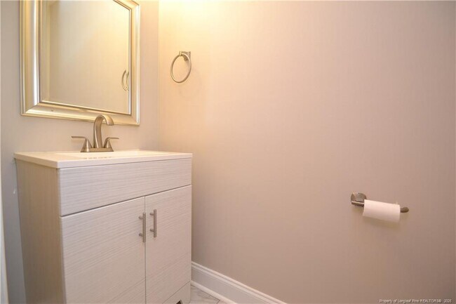 Building Photo - 4737 Sinclair Dr