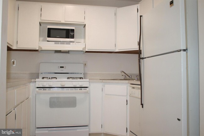 Building Photo - 38 Juniper Ct