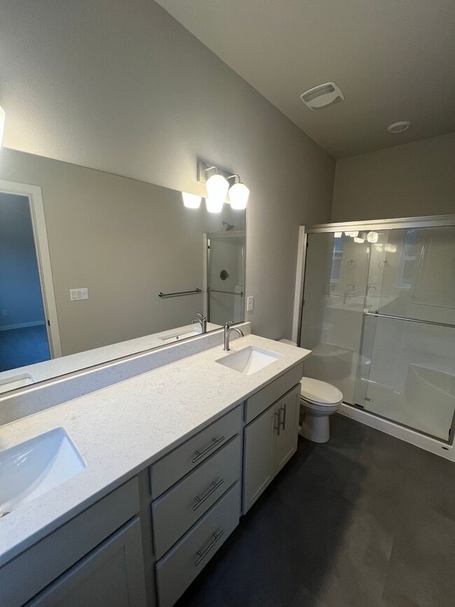 Building Photo - Stunning Tigard Home with Private In-Law Suite & Flexible Living Options