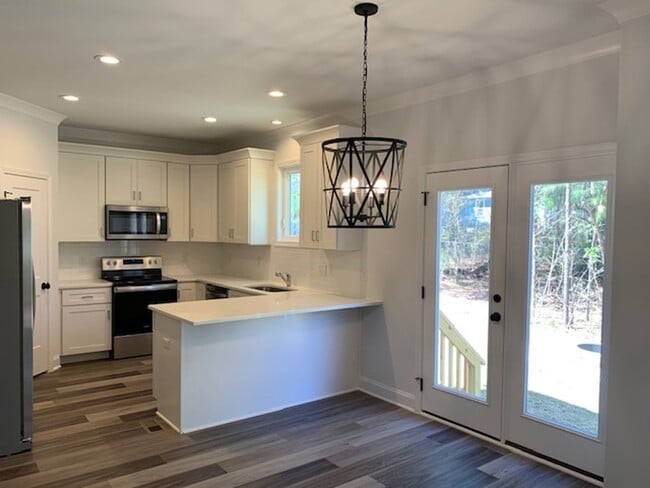 Building Photo - 821 Trinity Pk Dr