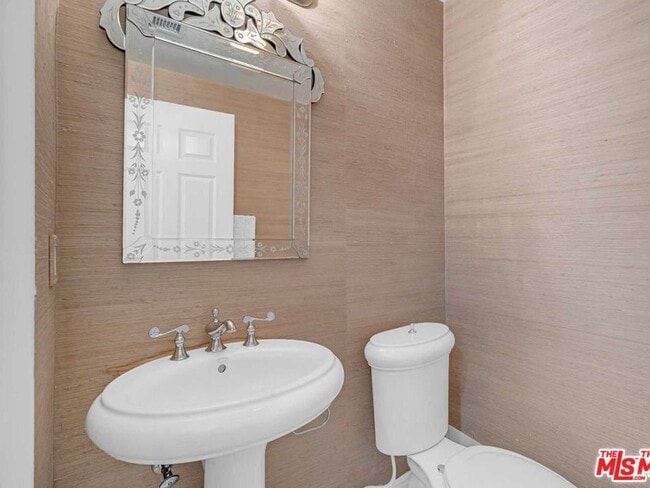 Building Photo - 143 N Arnaz Dr