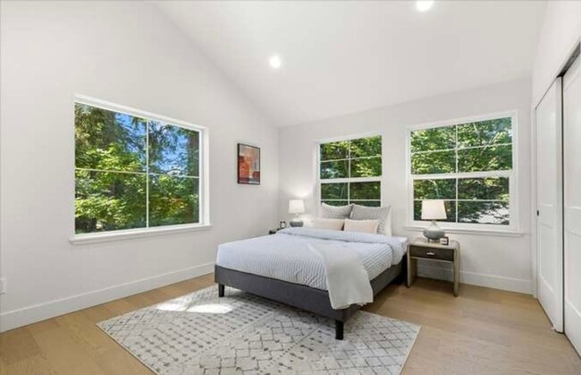 Building Photo - Maple Leaf 2-Bedroom Plus Office